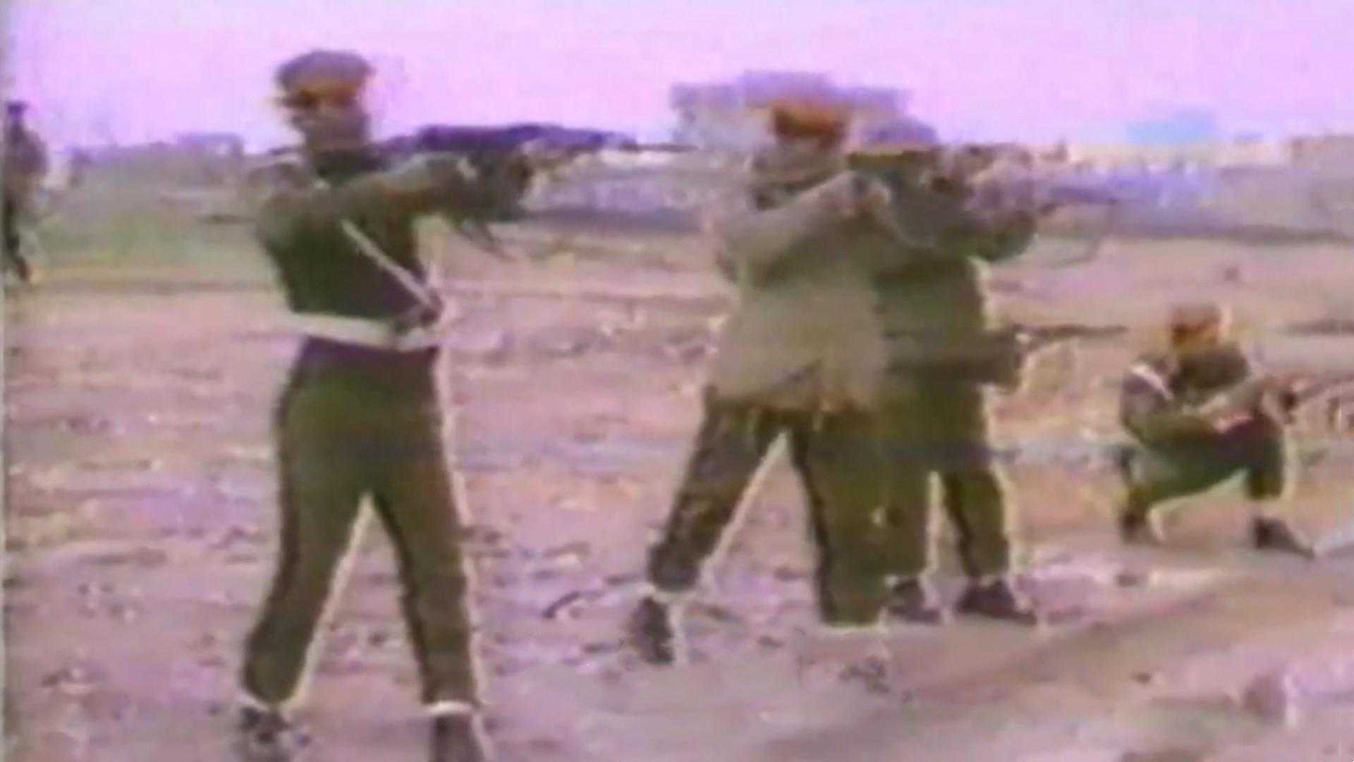 1988年真实影像，伊拉克军队大屠杀，手持AK扫射库尔德人